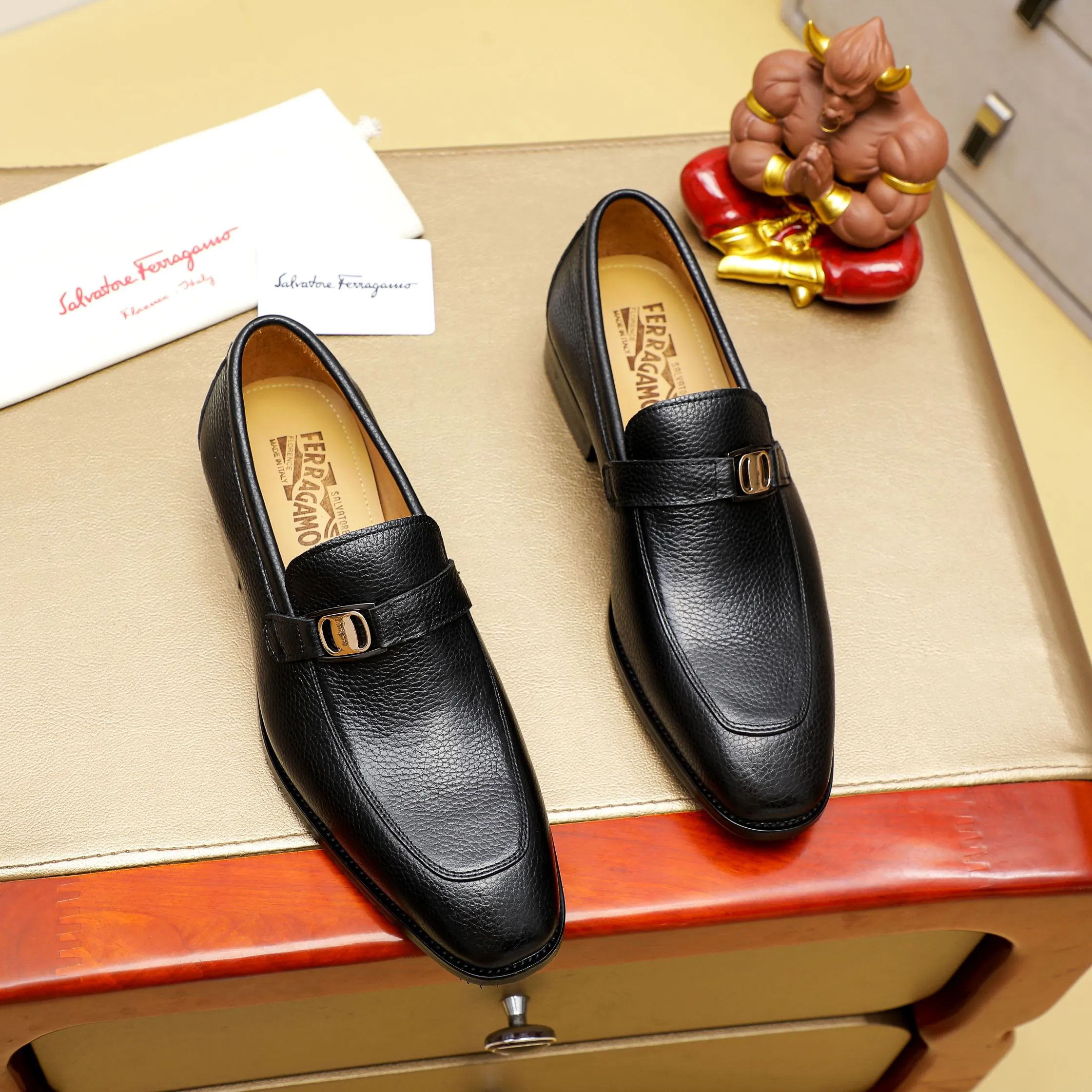 Men's shoes 💰460 🕷🕷🐂【Ferragamo】Ferragamo Popular fashion leather shoes🇨🇳Official website counter 1:1 production, original mold opening💯Good quality can be seen, imported high-end first-layer waxed calfskin, water-dyed🐂leather lining🌿very clear texture, high-quality waterproof, non-slip and wear-resistant outsole🎋high quality and low price, truly handmade🍓2 colors available! Code number 38-44……(45.46.Customized)